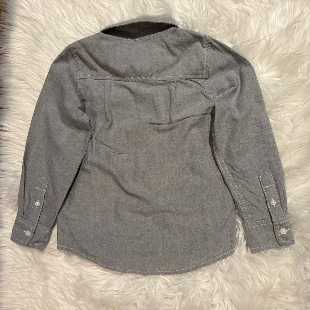 The Children’s Place Boys Light Gray Button Down Long Sleeve Shirt Size XS‎ 4